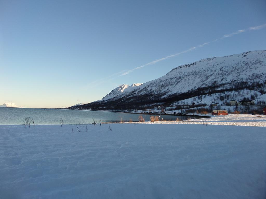 Вилла Lyngen Fjordcamp Nord-Lenangen Экстерьер фото